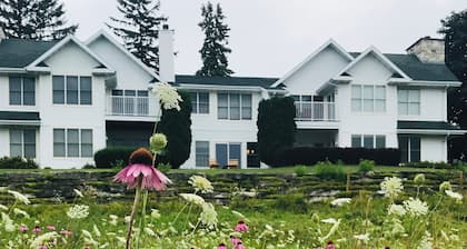 Wonderful 3 bdrm 3 bath condo w great views & tons to do!