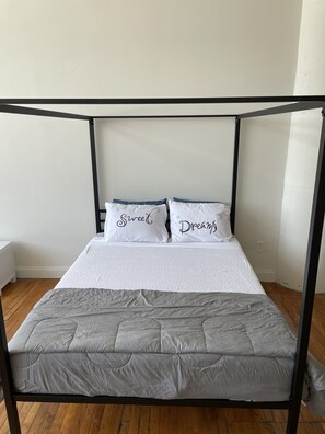 2 bedrooms, desk, iron/ironing board, free WiFi