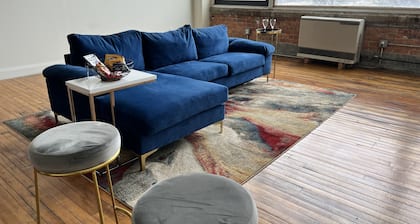 Historic 2 Bedroom Riverfront loft in Corktown