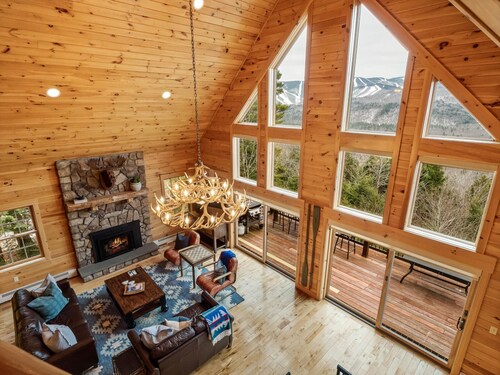 Sunny View Chalet- Minutes to Sunday River- Awesome Mountain Views!