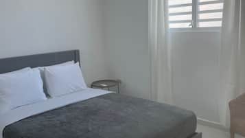 Apartamento básico | 2 quartos, Wi-Fi de cortesia, roupa de cama