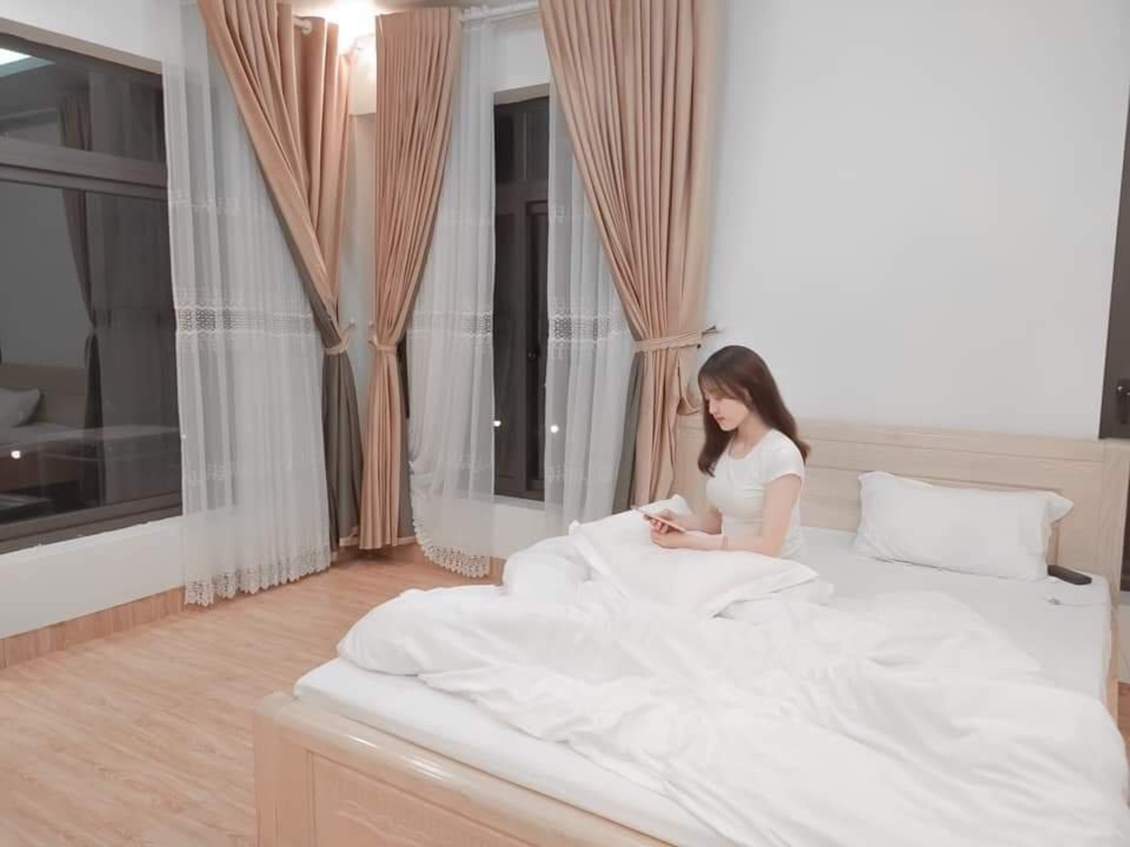 Desk, blackout drapes, free WiFi, bed sheets