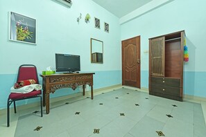 Phòng đôi Tiêu chuẩn | Bàn, khu vực làm việc phù hợp cho laptop 