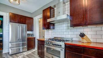 KylskÄp, mikrovÄgsugn, ugn och spishÀll