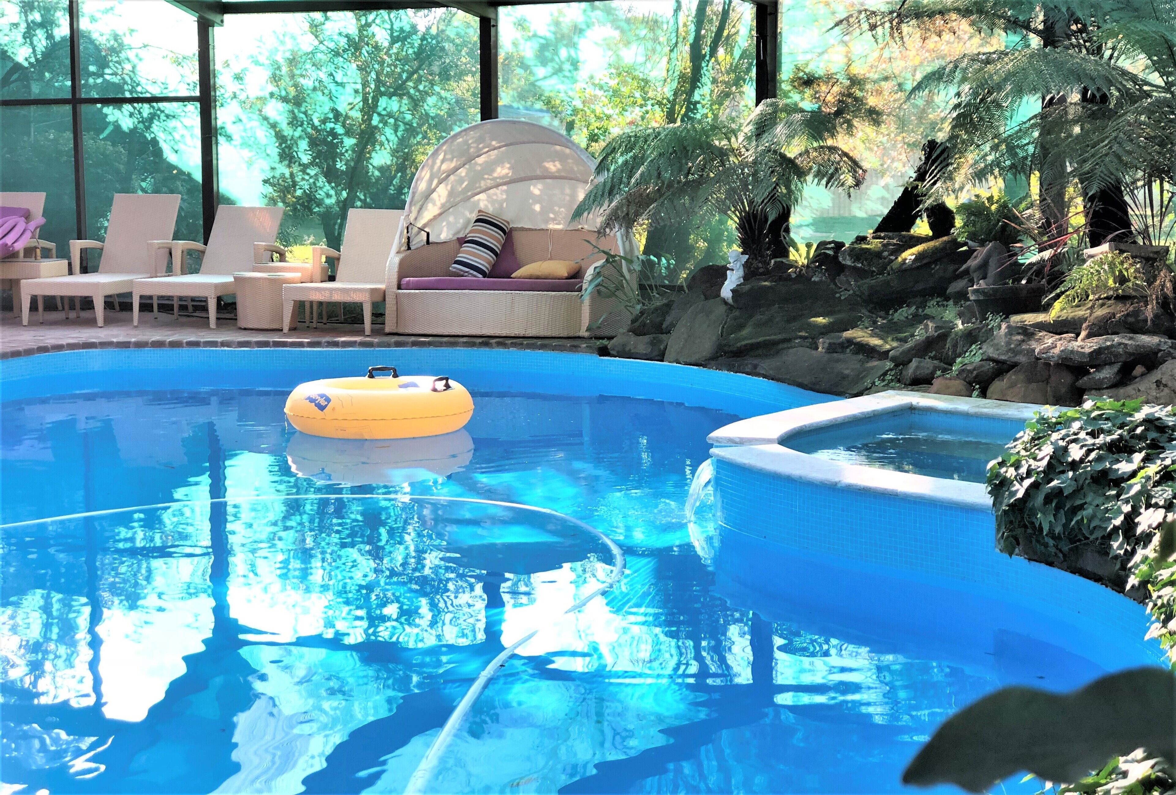 Verwood Estates: heated pool\/spa, sauna, tennis, billiards, cellardoor