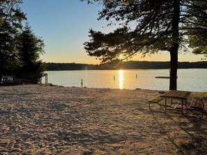 Beach nearby - Mountain House Hot Tub Pool Table Fire Pit Private beach Walkable to the Lake. (Lake Harmony)