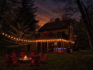 Property grounds - Mountain House Hot Tub Pool Table Fire Pit Private beach Walkable to the Lake. (Lake Harmony)
