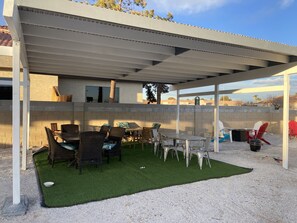 Outdoor dining - 1 Bedroom 1 Bath Great Location (Las Vegas)