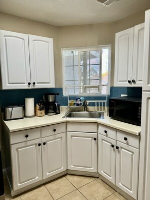 Fridge, microwave, oven, coffee/tea maker