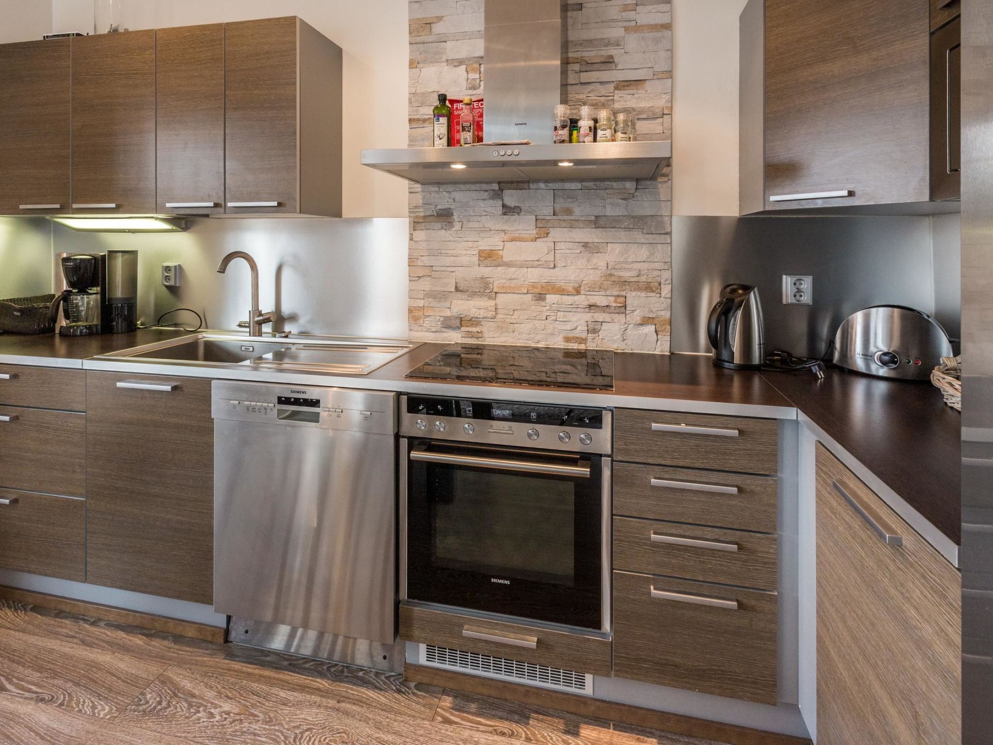 Fridge, microwave, dishwasher, cookware/dishes/utensils