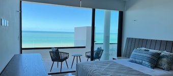 Turena 304, Luxury Beachfront condo w/private pool/hot tub and breathtaking view