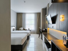 Habitación Premier con 1 cama doble o 2 individuales | Caja fuerte, escritorio, espacio para trabajar con un portátil