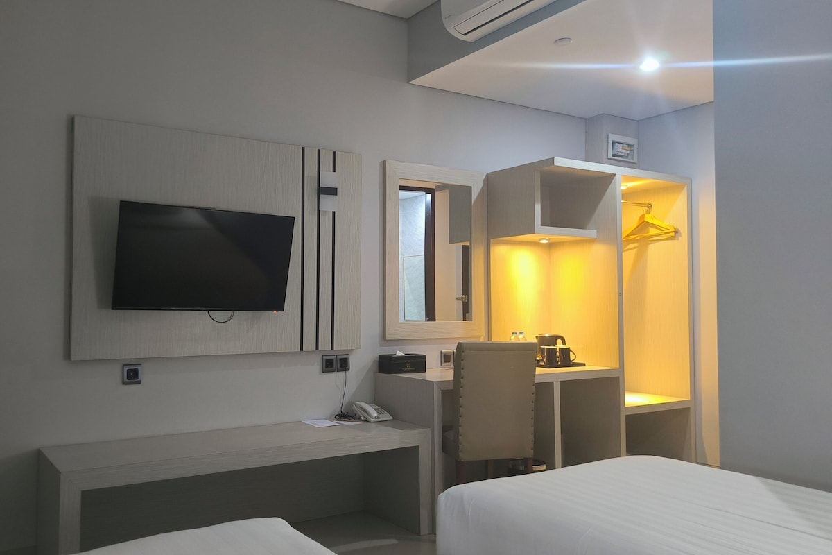 Habitación superior con 2 camas individuales, no fumadores | Caja fuerte, escritorio, espacio para trabajar con un portátil