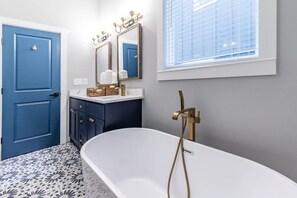 Combined shower/tub, towels, soap, toilet paper