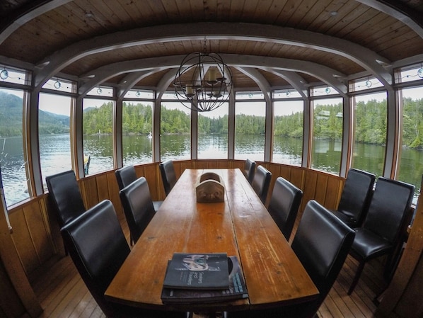 Dining - InnChanter (Ucluelet)