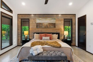 2 Schlafzimmer, Betten mit Memory-Foam-Matratzen, Schreibtisch