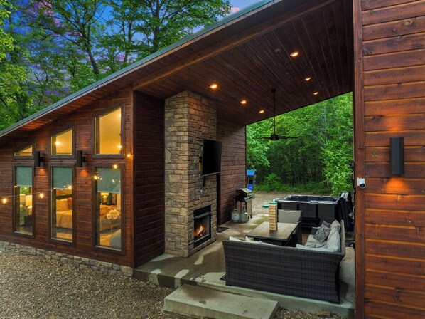 Terrace/patio - Interstellar Cabin | Family-Friendly Creek Escape w/ Hot Tub + Igloo (Broken Bow)