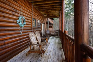 Terrace/patio - Orso's Den~⛰View~Location~Theater~Game Room~Sleeps17 (Pigeon Forge)