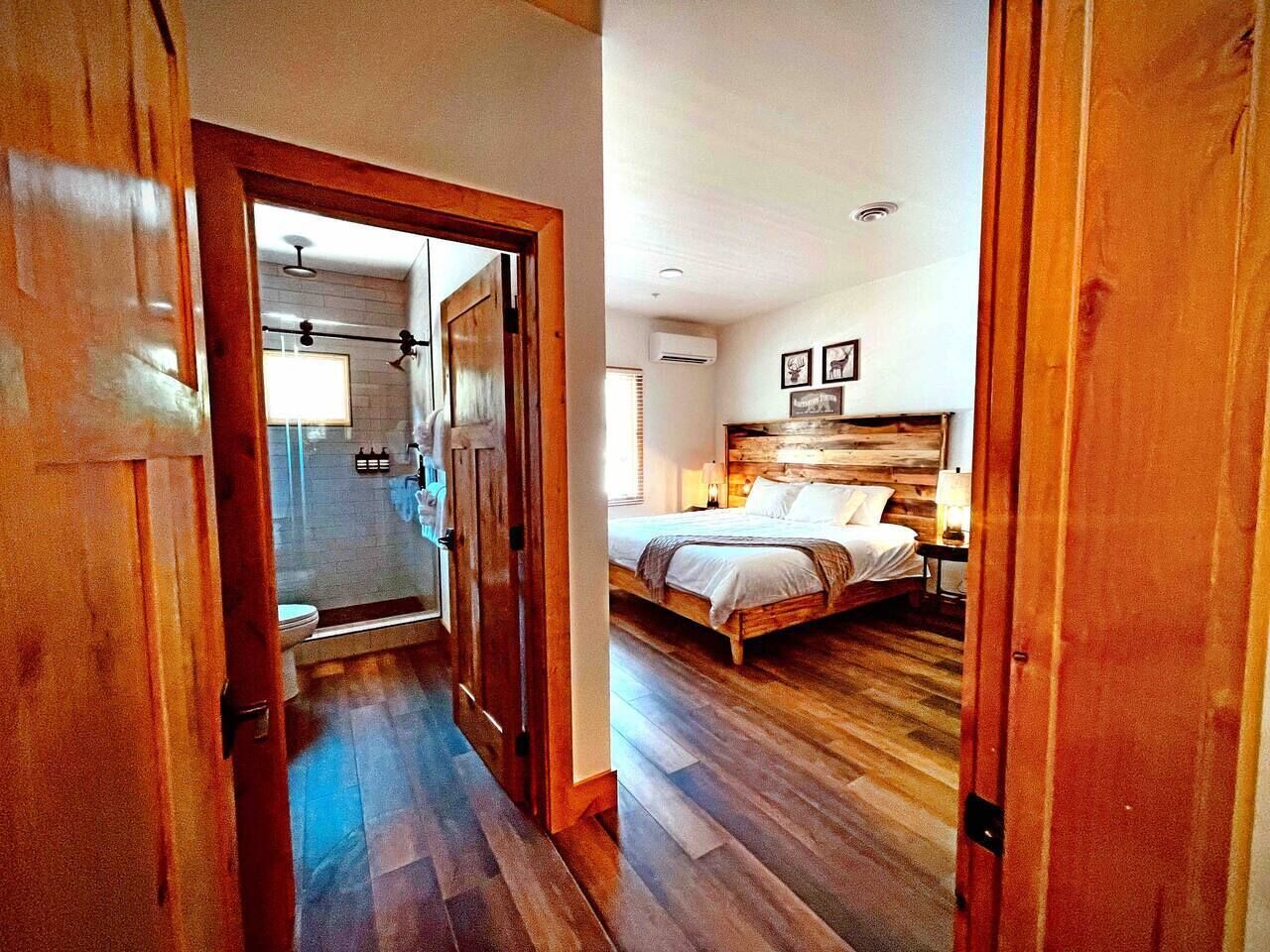 5 slaapkamers, een strijkplank/strijkijzer, reisbedje, gratis wifi