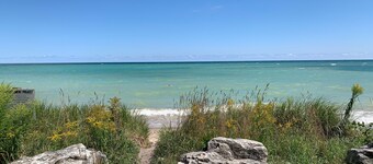 “Walk to Downtown Sister Bay! 4BR/3BA Rambler on a Peaceful Wooded Lot”