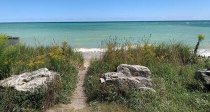 “Walk to Downtown Sister Bay! 4BR/3BA Rambler on a Peaceful Wooded Lot”