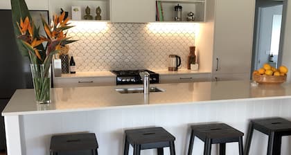 Raglan Escape: Unique holiday home right in the heart of Raglan