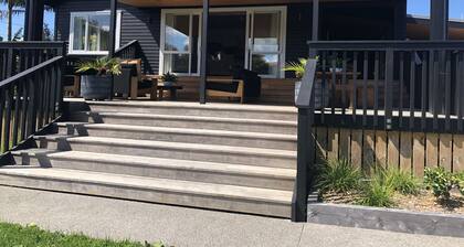 Raglan Escape: Unique holiday home right in the heart of Raglan