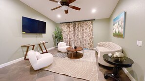 Smart TV, fireplace