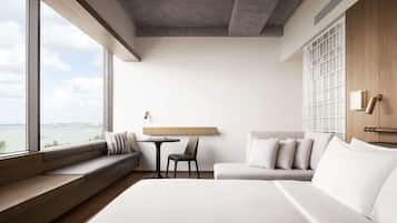 Habitación ejecutiva, 1 cama de matrimonio grande, vistas al río | Sábanas italianas Frette, ropa de cama de alta calidad, minibar