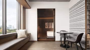 Junior Studio Suite, 1 King Bed | Frette Italian sheets, premium bedding, minibar, in-room safe