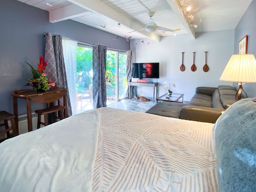 Kihei · Pool / Hot Tub / Beach access / AC / Baby friendly