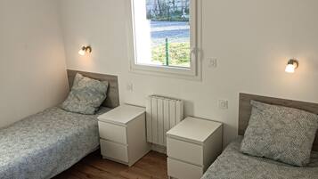 2 slaapkamers, reisbedje, gratis wifi, beddengoed