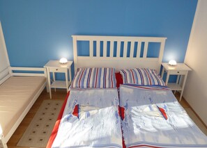 2 bedrooms, travel cot, WiFi