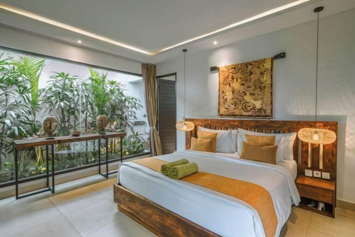2 bedrooms, Egyptian cotton sheets, premium bedding, minibar