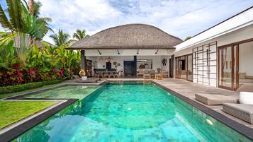 Villa luxueuse, 3 chambres, piscine privée (Jungle View) | Literie de qualité, lit avec matelas à plateau-coussin, minibar