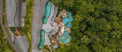 7 kolam renang outdoor