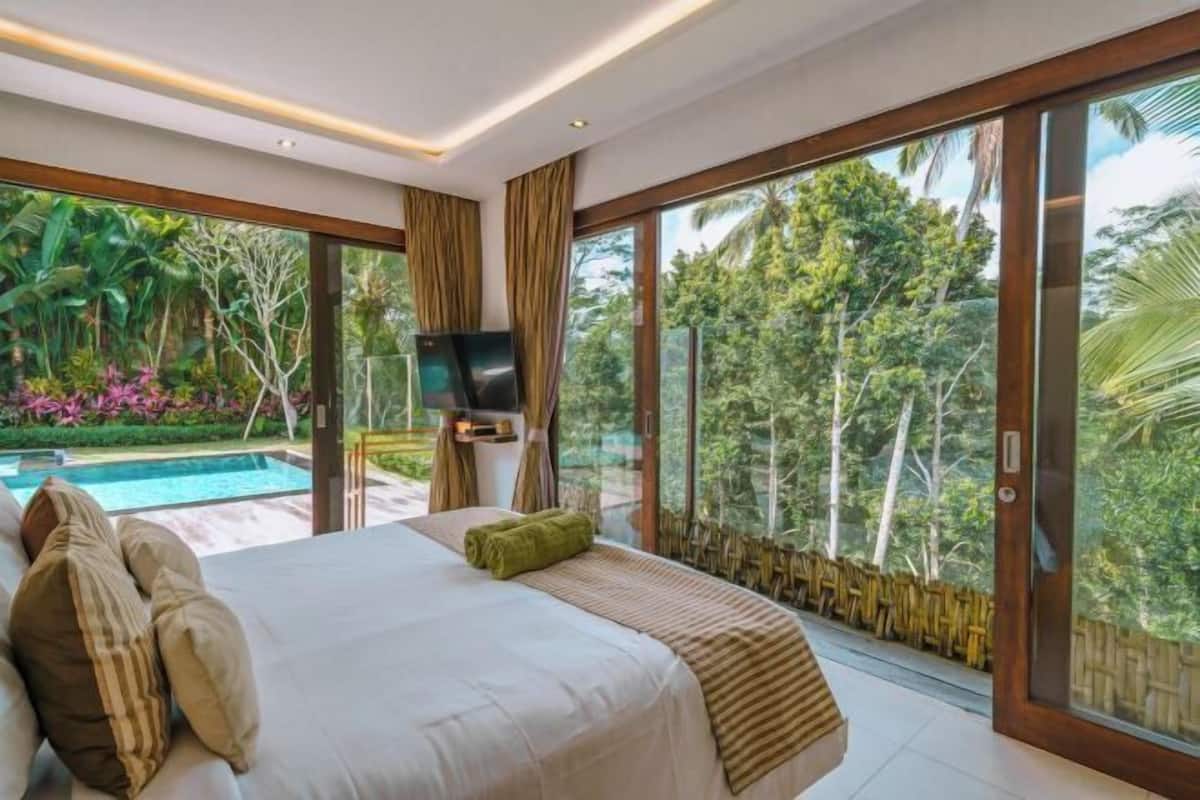 2 bedrooms, premium bedding, pillow-top beds, minibar