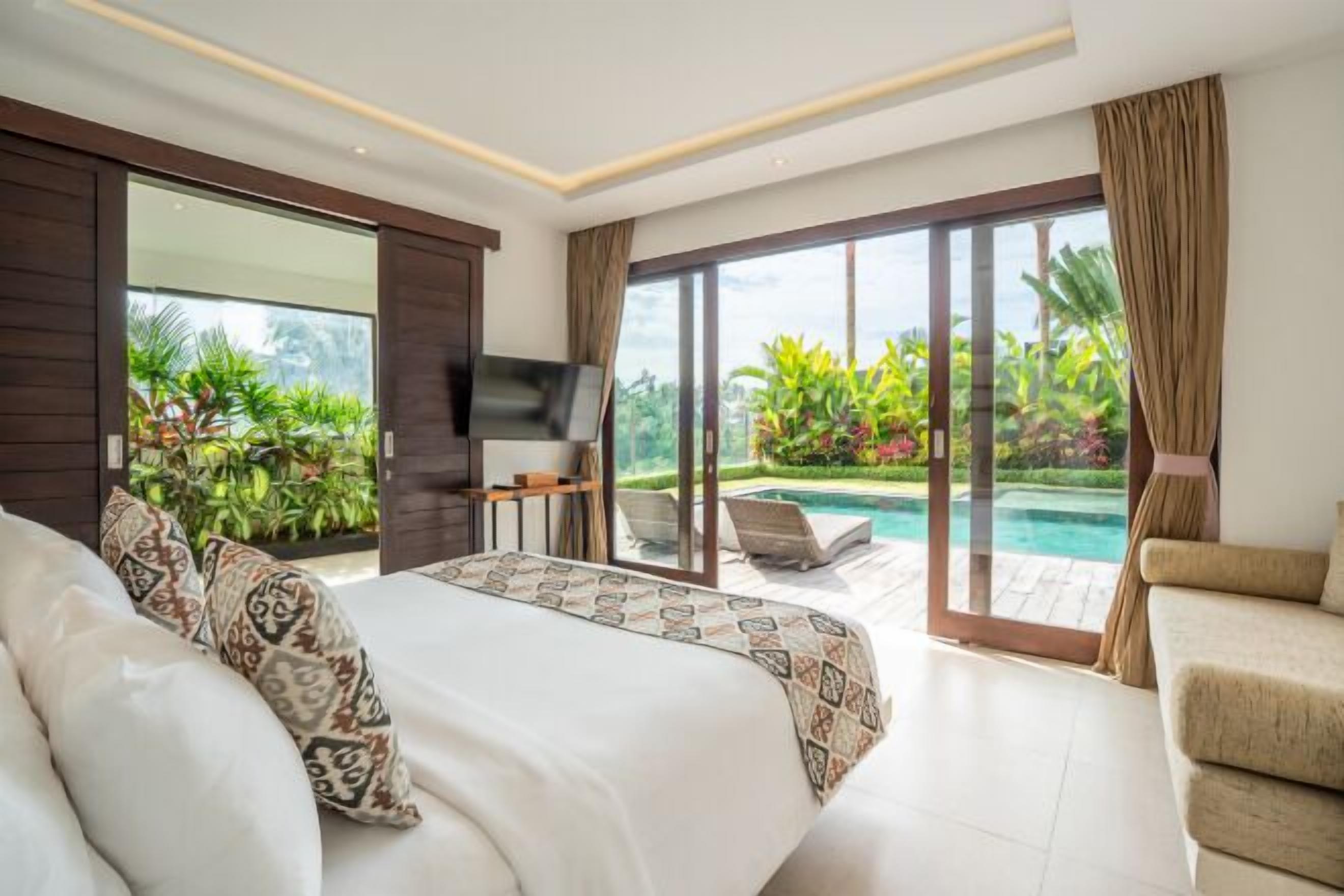 Premium bedding, pillow-top beds, minibar, in-room safe