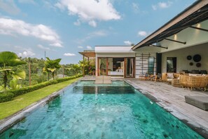 Vila superluxo, 1 quarto (Pool Jungle View) | Roupas de cama premium, camas com colchões pillow-top, frigobar