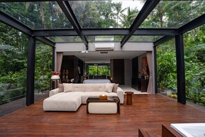 The Invisible Villa with Private Cinema - Adult Only | Área de estar