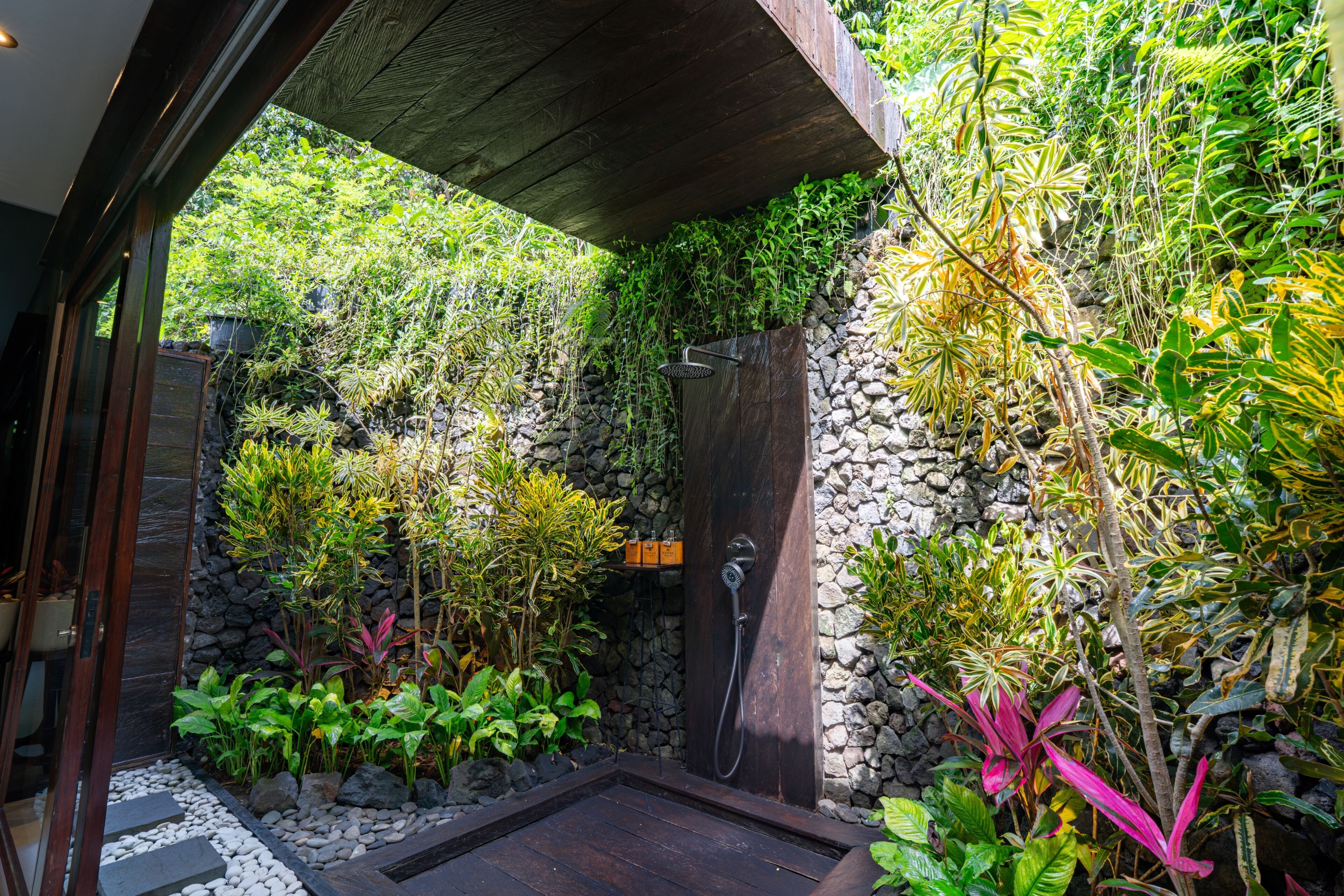 The Invisible Villa - Adults Only | Bathroom | Separate tub and shower, hydromassage showerhead, free toiletries