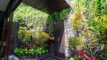 The Invisible Villa - Adults Only | Bathroom | Separate tub and shower, hydromassage showerhead, free toiletries