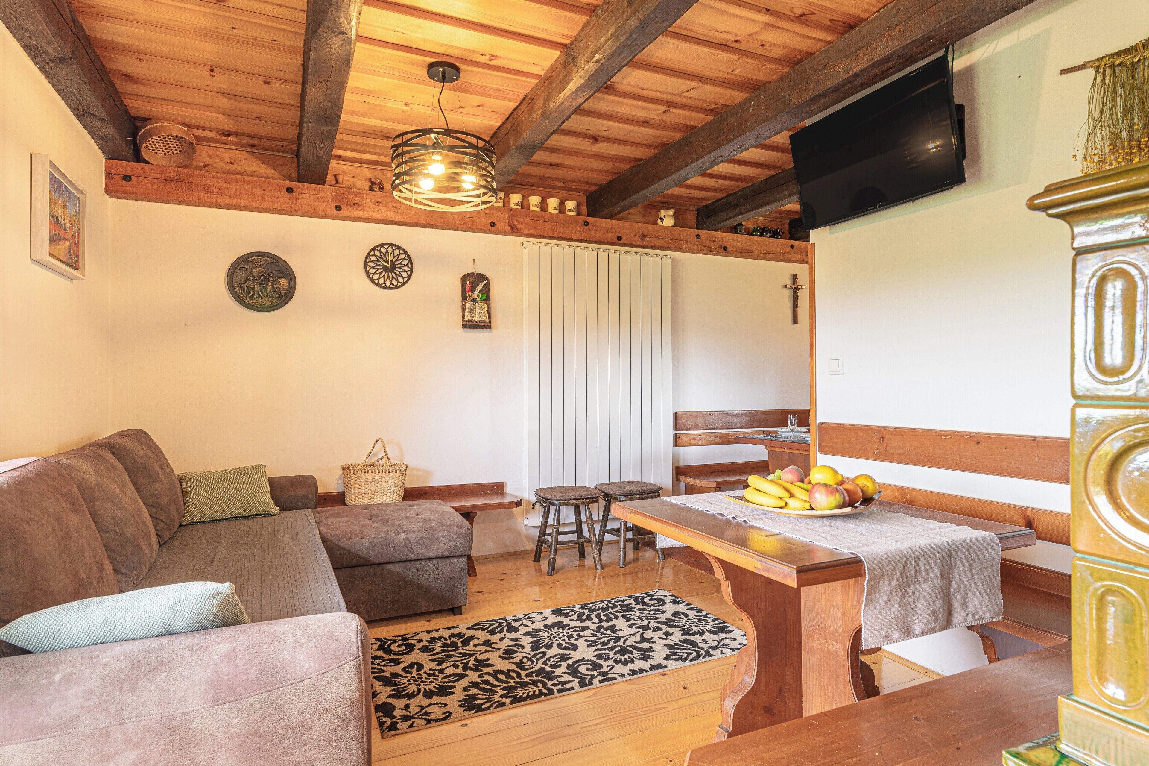 Cottage | Living area | 30-inch TV with digital channels, fireplace