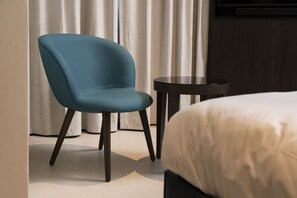 Quarto casal ou duplo standard | Camas com colchões de espuma com sistema de memória, frigobar
