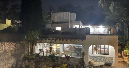 Casa en Cuernavaca, Morelos con Alberca, Cocina y Amplio Jardín