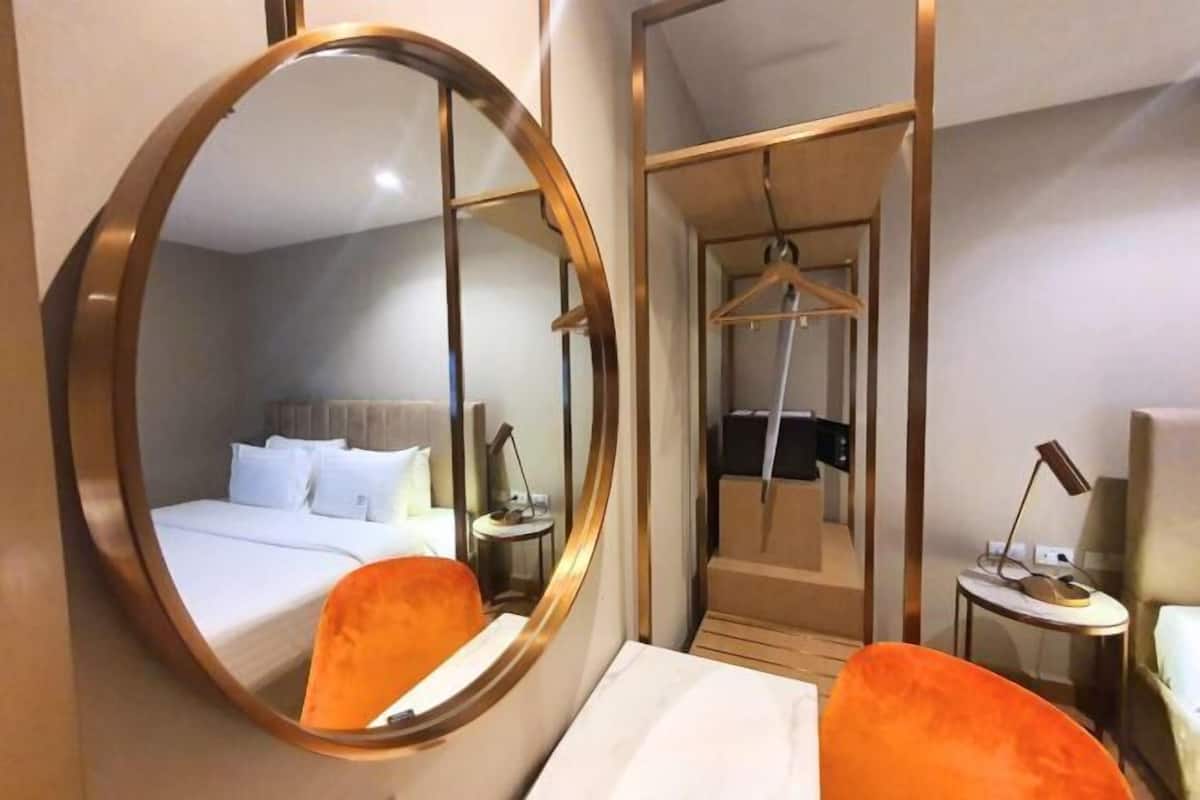 Minibar, desk, blackout curtains, free WiFi