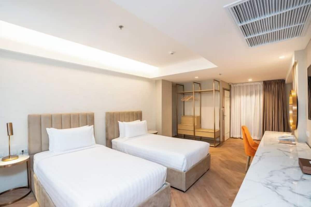 Minibar, desk, blackout curtains, free WiFi