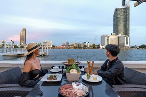 2 restaurantes; se sirven desayunos