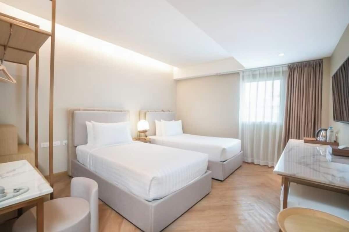 Minibar, desk, blackout curtains, free WiFi