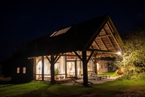 WALD-LAND-HOF Schloss Rosenau